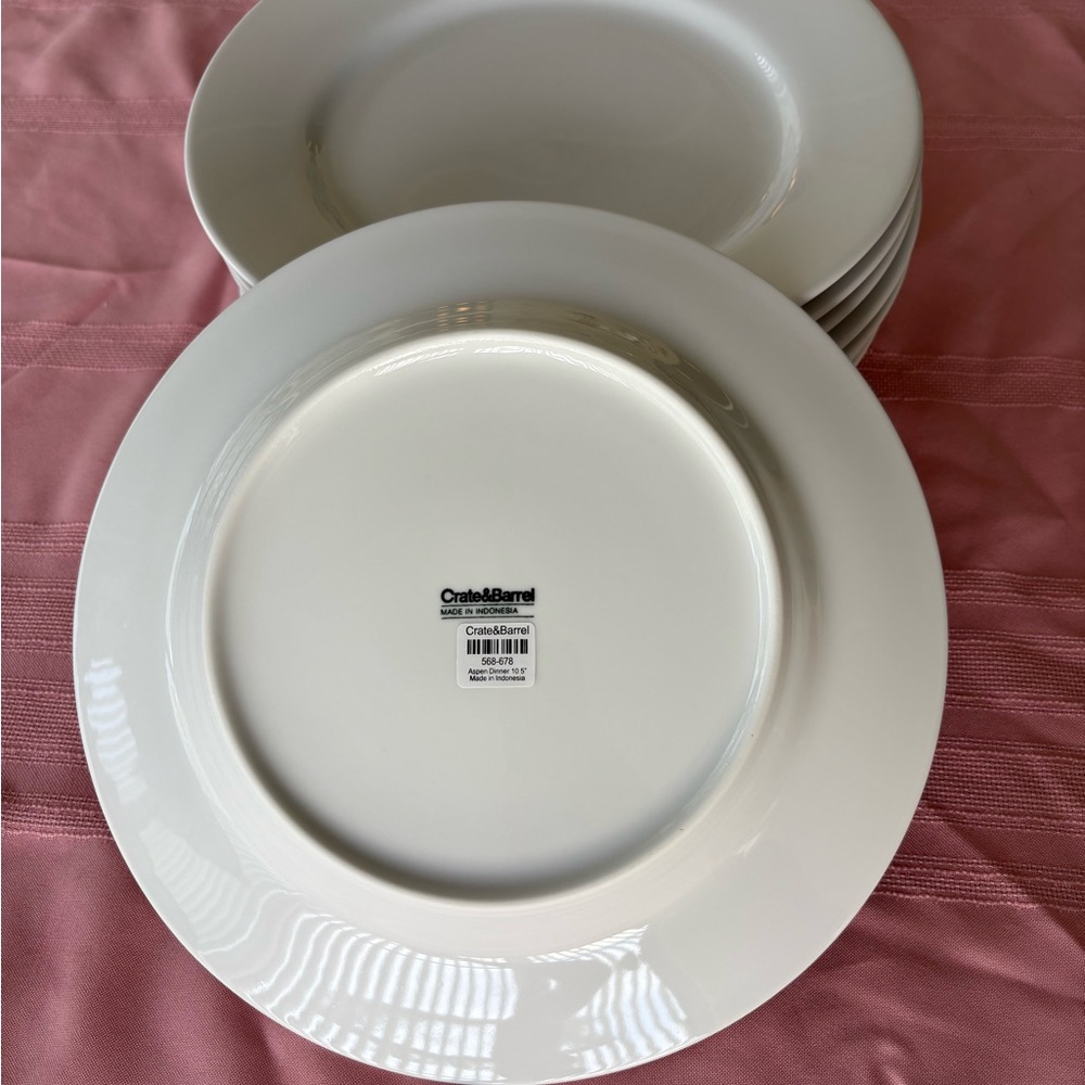 Crate&Barrel Aspen White Dinner Plate 10.5” Set of 8.
